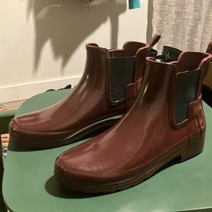 Hunter rain boots size 7 in dark maroon